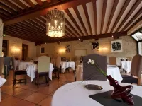 Castel de Tres Girard Hotels in Chambolle-Musigny