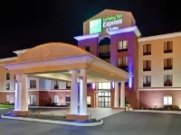 Holiday Inn Express Chillicothe East Hotels near Majestic Theatre