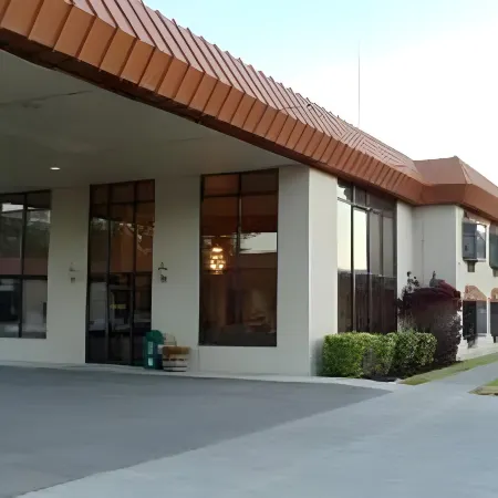 Days Inn & Suites by Wyndham Logan