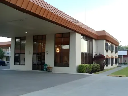洛根戴斯套房飯店