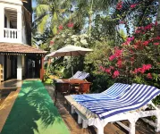 Shining Sand Beach Hotel - Beach