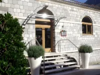 瓦爾達爾飯店 Gurdich Gate附近的飯店