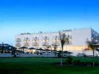 E-Hotel Larnaca Resort & Spa Отели в г. 