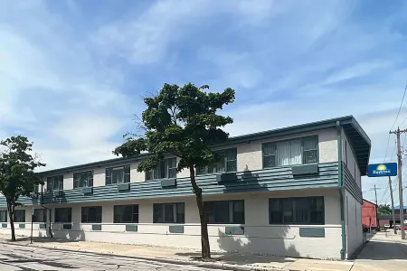 Days Inn by Wyndham Manitowoc Отели рядом с достопримечательностью «YMCA»