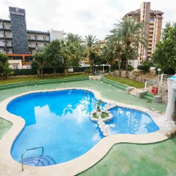 Apartamentos El Faro by Mc