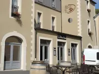 Hôtel Restaurant Famille Bourgeois "La Cote des Monts Damnés"