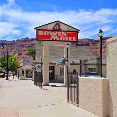Bowen Motel Hotel Exterior