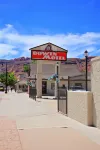 Bowen Motel - Motels