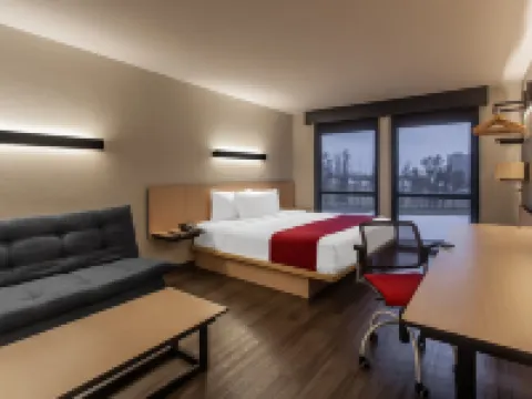 シティエクスプレス バイ マリオット セラヤ ガレリアス セラヤのホテル