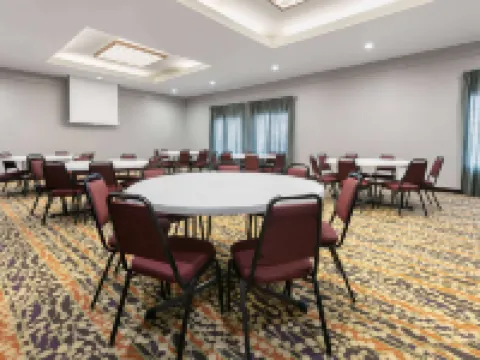 La Quinta Inn & Suites by Wyndham Belton - Temple South Hotels in Belton