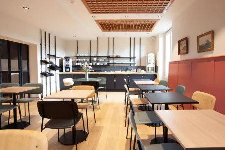 Grand Hotel de la Gare Отели рядом с достопримечательностью «Ancien couvent de la Baumette»