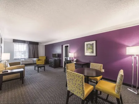 La Quinta Inn & Suites by Wyndham San Antonio Downtown