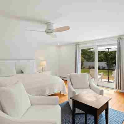 Charming Cottage w/ Deck - Walk to Skaket Beach! Rooms