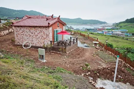 Wando Cheongsando Healing House Pension Отели рядом с достопримечательностью «Чхонсандо»