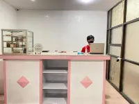 RedDoorz at Homestay Madu Makassar Các khách sạn ở Mamajang