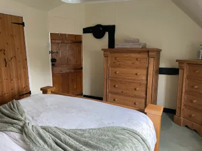Cosy Daffodil Cottage Hotels near Breakwater Brewery & Taproom & Pizzeria