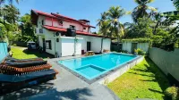 Urban Galle Villa - สระว่ายน้ำแบบอินฟินิตี้