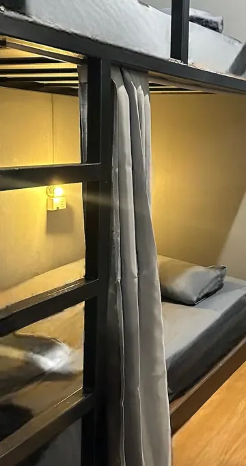 ห้องพักแบบหอพักผสม เตียงสองชั้น รองรับได้ 10 คน