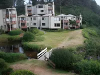 Little Creek Cove Beach Resort Hotels near Yaquina Bay Bridge