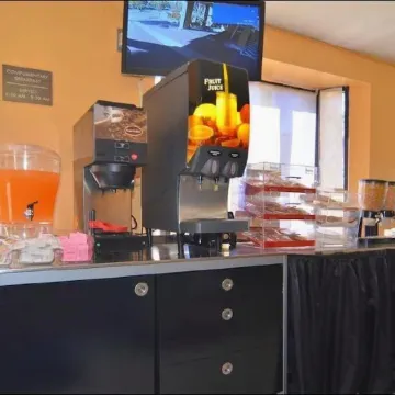 Riverside Inn & Suites