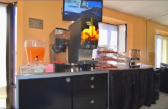 ริเวอร์ไซด์ อินน์ แอนด์ สวีทส์