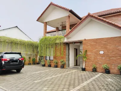 DeJati House Hotel di Jatibening Baru