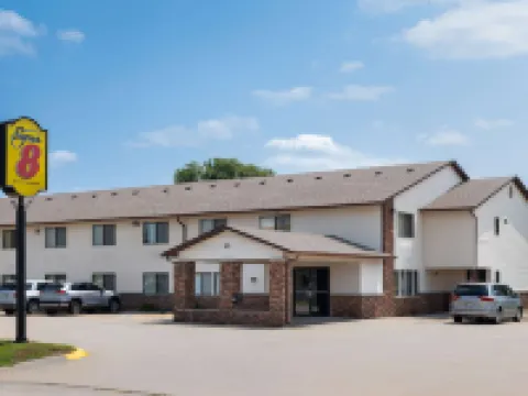Super 8 by Wyndham Dyersville Near Field of Dreams Hotels in Dubuque County