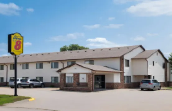 Super 8 by Wyndham Dyersville Near Field of Dreams