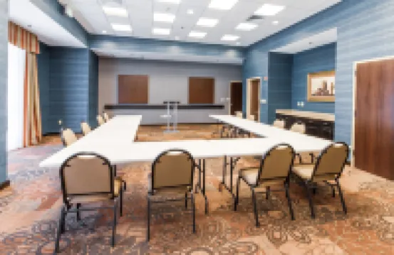 แฮมป์ตัน อินน์แอนด์สวีทส์ แฮมป์ตันโคฟ โรงแรมในฮันต์สวิลล์