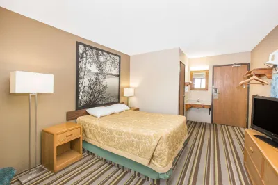 Super 8 by Wyndham Blue Earth Hotels in Blue Earth