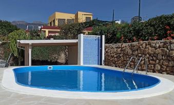 Finca Aurora Quiet Holiday Flat with Pool and Great Mountain and Sea Views