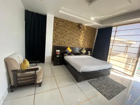 Parimahal Homestay Shimla Отели рядом с достопримечательностью «Laxminarayan Temple»