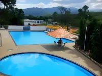 Lilla Summer Retreat @ Bentong - Pools