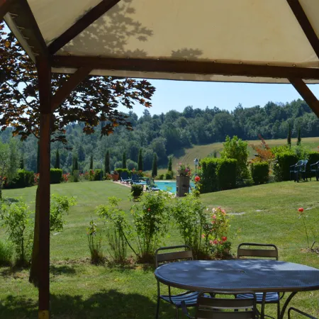 Charming flat with pool surrounded by nature
