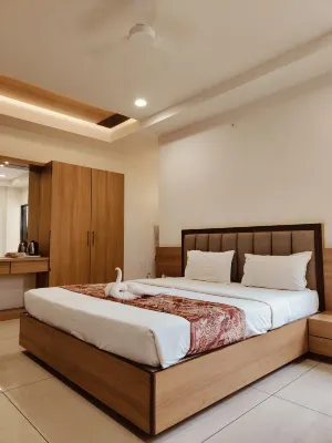 Hotel TrushaDham Near to Mahalaxmi Temple Kolhapur Hotels near Mahalaxmi Temple Perking Closest