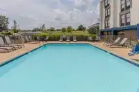 Hampton Inn Detroit/Northville (Farmington Hills Area) - Swimmingpools