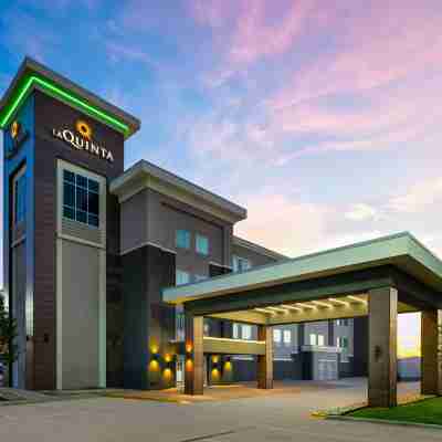 La Quinta Inn & Suites by Wyndham Denton - University Drive Hotel Exterior