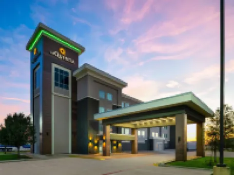 La Quinta Inn & Suites by Wyndham Denton - University Drive Hotel di Denton