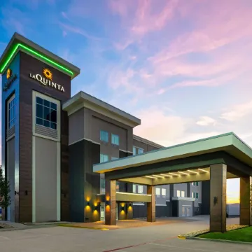 La Quinta Inn & Suites by Wyndham Denton - University Drive