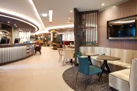 雷根斯堡希爾頓歡朋酒店 - 酒吧