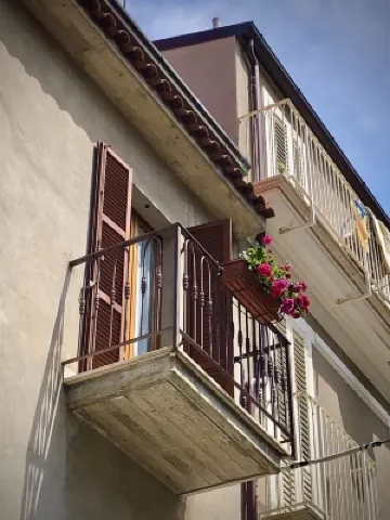 An exclusive terraced house in a very central position, 600 meters from the sea.