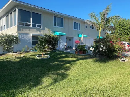 Closest 1/1 to Vanderbilt Beach! FULL KITCHEN + dishwasher, Beautiful Remodel!