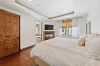 Luxury Coastal Home with Rooftop Deck & Ocean Views in Newport Beach Hotel in zona Sherman Library & Gardens