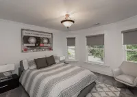Gorgeous home on the Mississippi River with a great location to area attractions Hotels near Walgreens