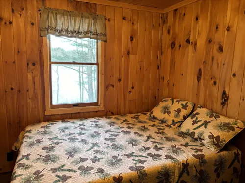 Escape to our cozy Winthrop cabin on Dexter Pond