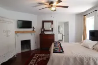 The Flowers House - Downtown Historic Home in the Heart of Mount Dora