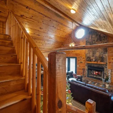 Excellent location! Water view from porch, short drive to Lake and Beavers Bend!