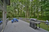 Indoor Pool/Hottubgameroom/Ski Resorts4Br #1 Community in the Heart of Poconos
