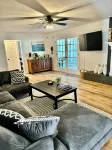 Charming 4-bedroom house with WiFi and “stock tank” pool in beautiful Georgetown