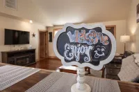 JACUZZI SUITE 2 Queen Beds Private and Romantic!